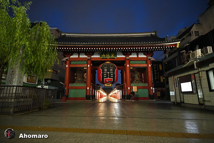 雷門前