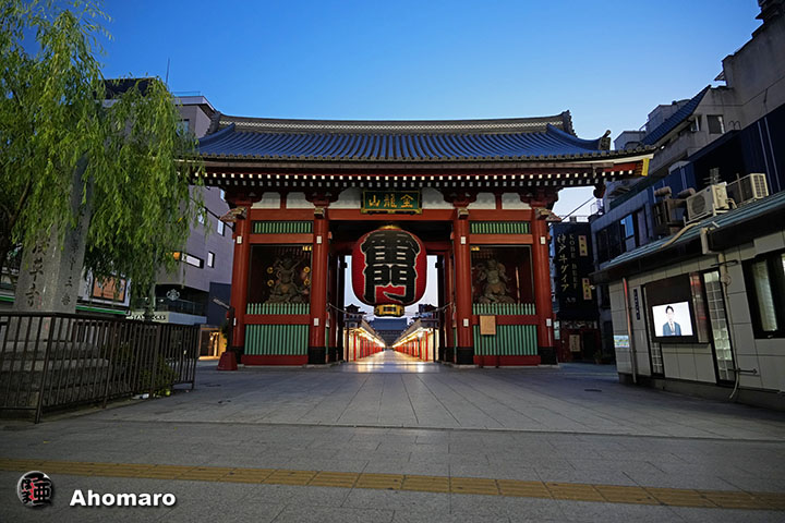 雷門前