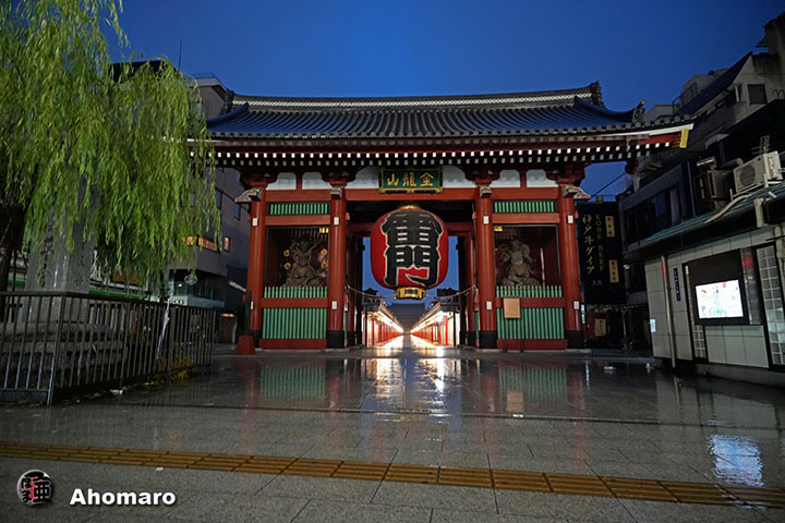 雷門前