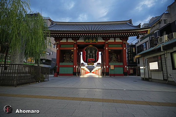 雷門前