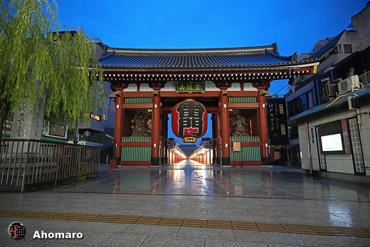 雷門前
