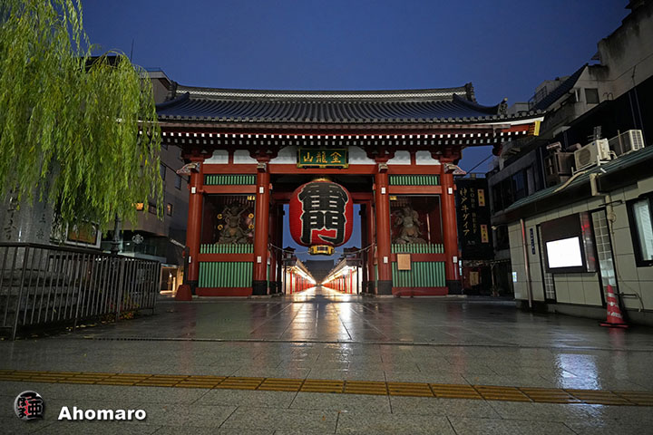 雷門前