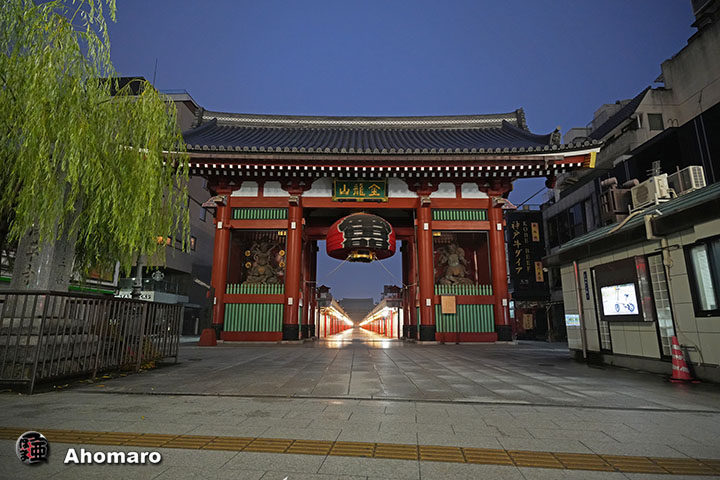 雷門前