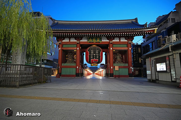 雷門前