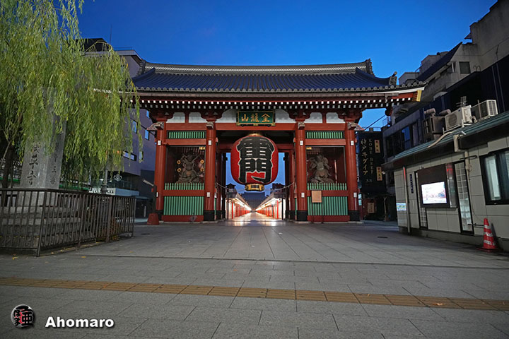 雷門前