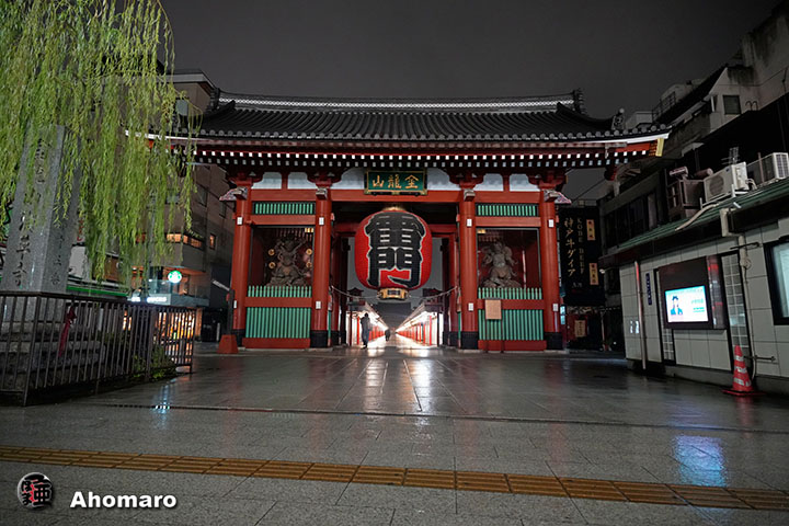 雷門前