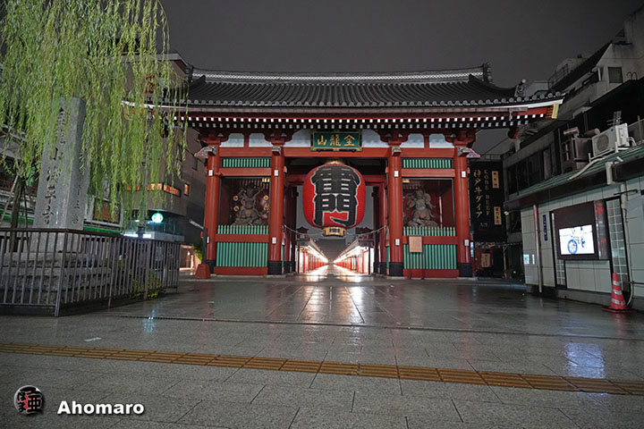 雷門前